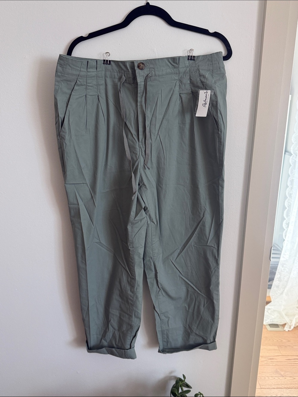 NWT - Reitmans Women’s Green Cropped Pants